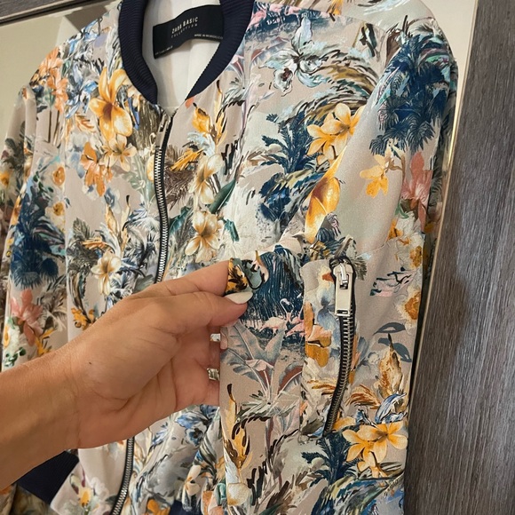 Floral bomber jacket - Picture 4 of 9